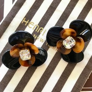 New Henri Bendel Resin Flora Statement Earring
